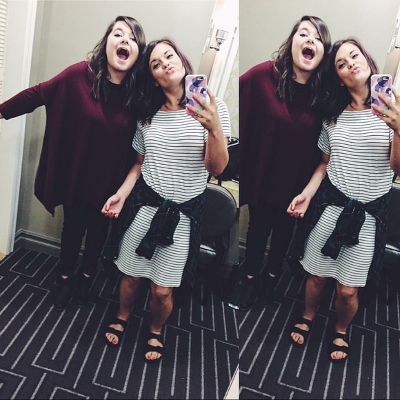 Meet your Poshers, Ashley & Amber - Picture 5 of 7